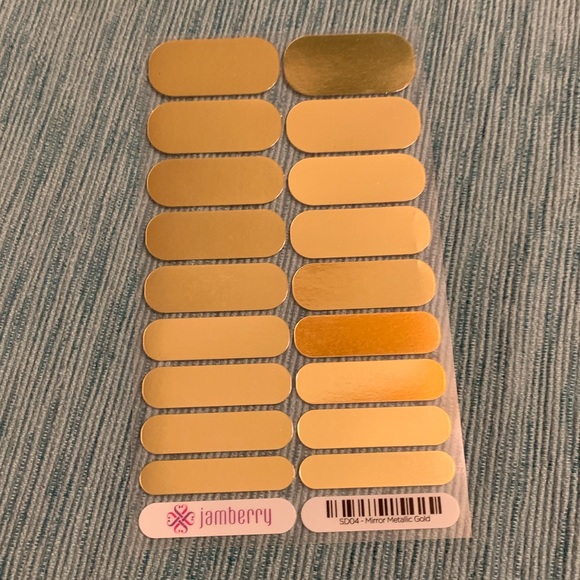 Full sheet of Jamberry’s Mirror Metallic Gold. - Picture 1 of 1